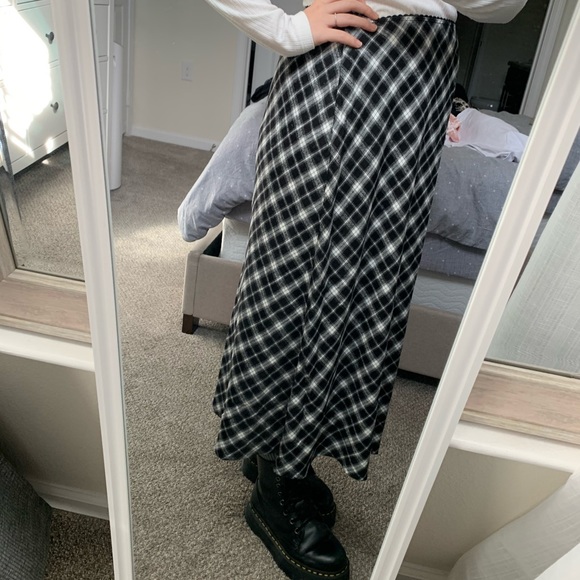 ❌SOLD❌ gingham Black/White Skirt with Elastic Band - Picture 5 of 8